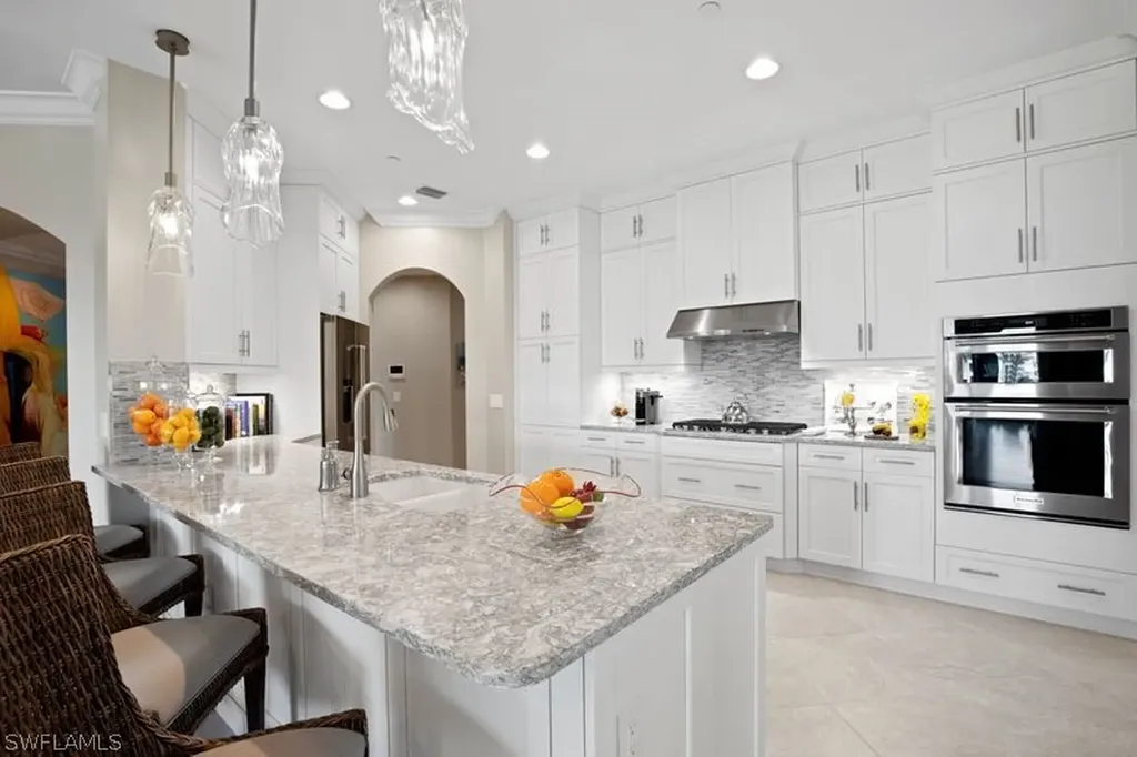16391 Viansa Way Naples FL 34110