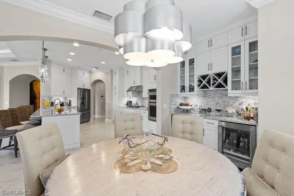 16391 Viansa Way Naples FL 34110