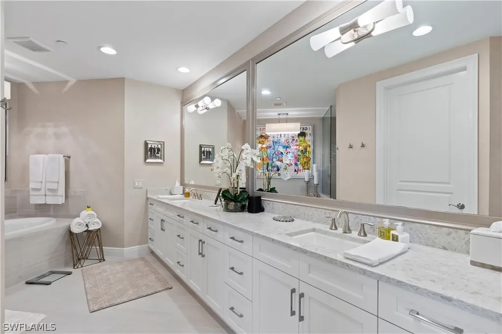 16391 Viansa Way Naples FL 34110
