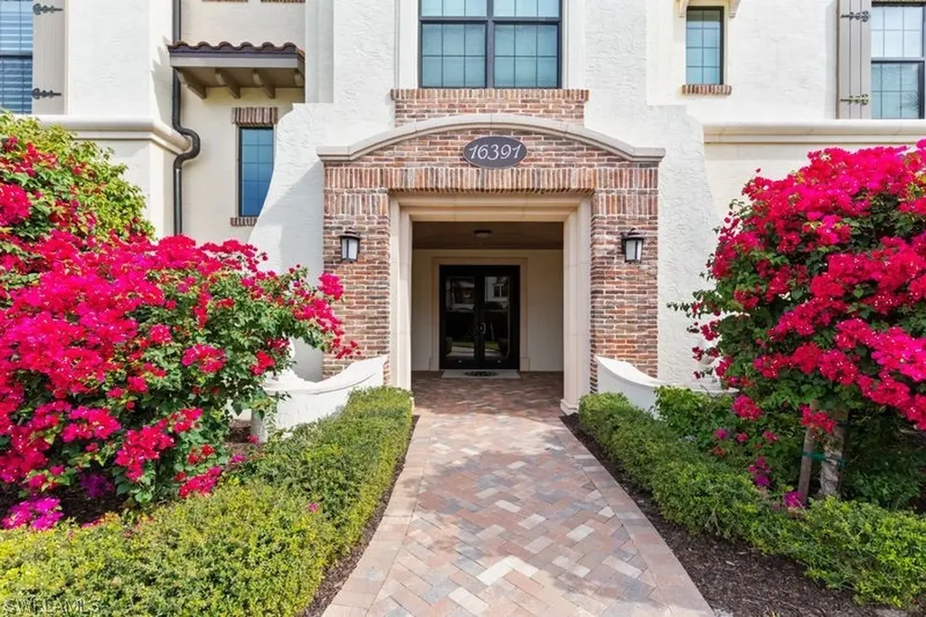 16391 Viansa Way Naples FL 34110