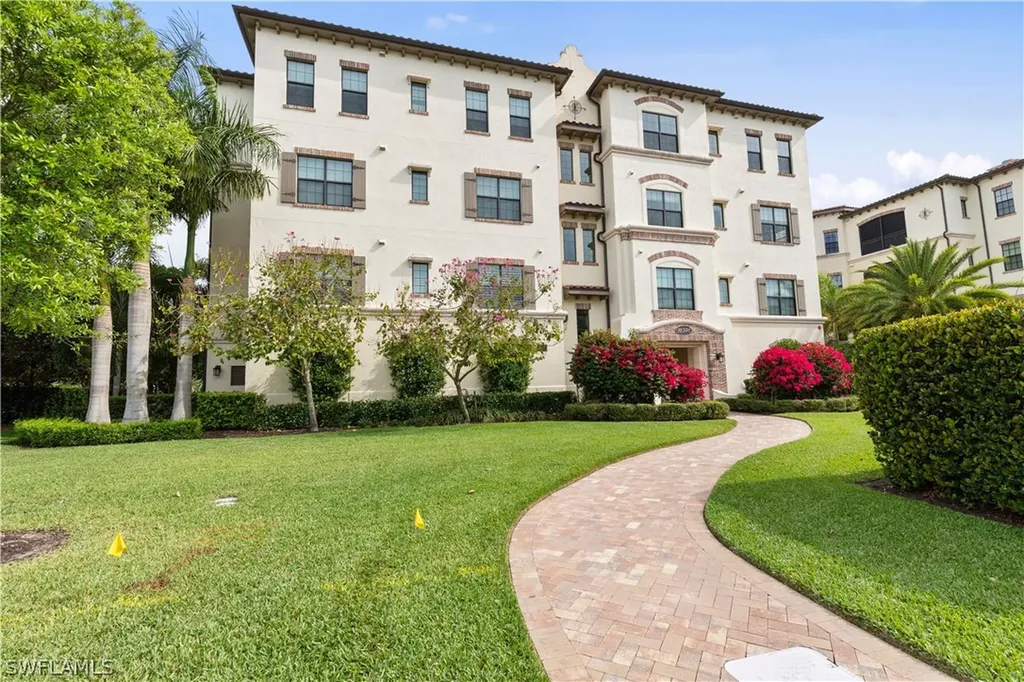 16391 Viansa Way Naples FL 34110