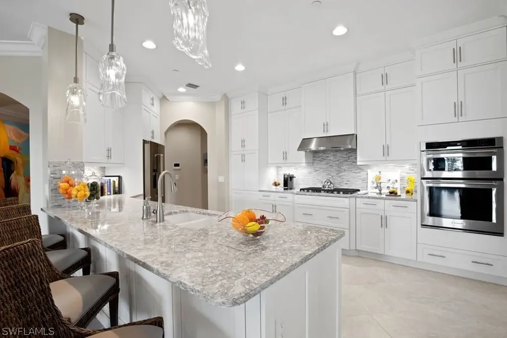 16391 Viansa Way Naples FL 34110