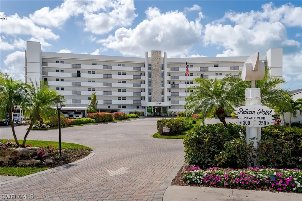 300 Park Shore Drive Naples FL 34103