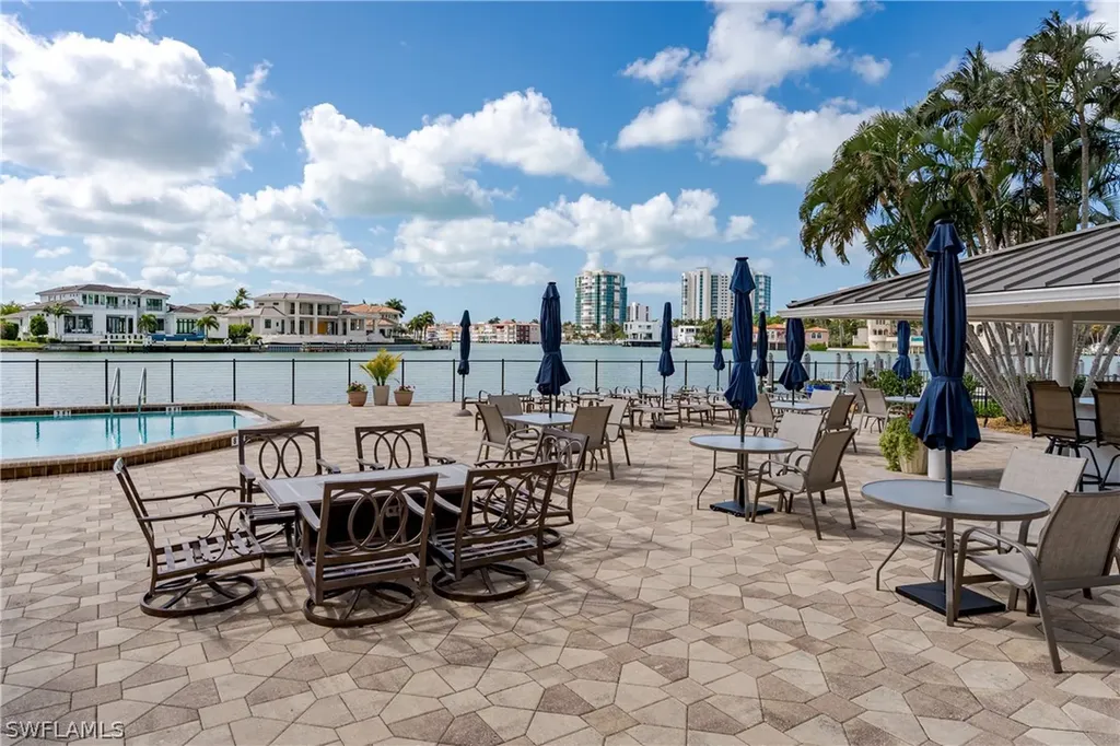 300 Park Shore Drive Naples FL 34103