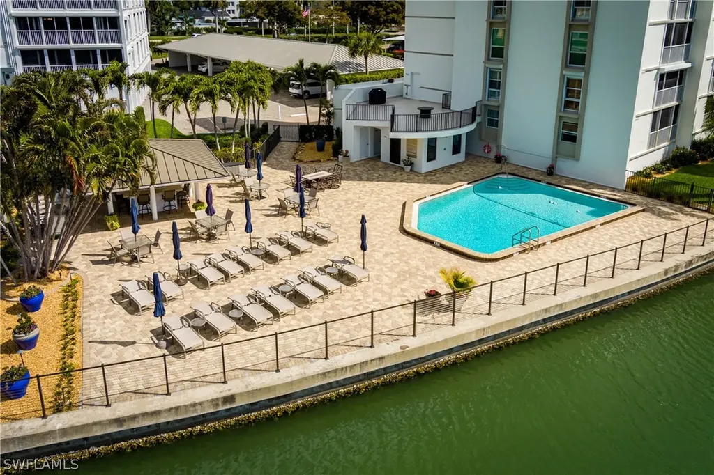 300 Park Shore Drive Naples FL 34103