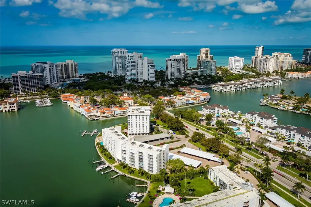 300 Park Shore Drive Naples FL 34103