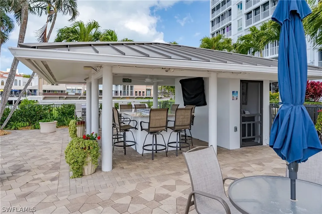 300 Park Shore Drive Naples FL 34103