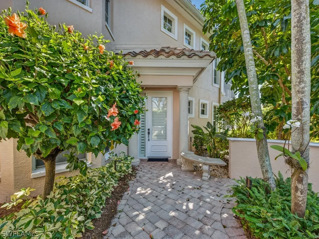 Naples FL, 540 Via Veneto, Unit 102