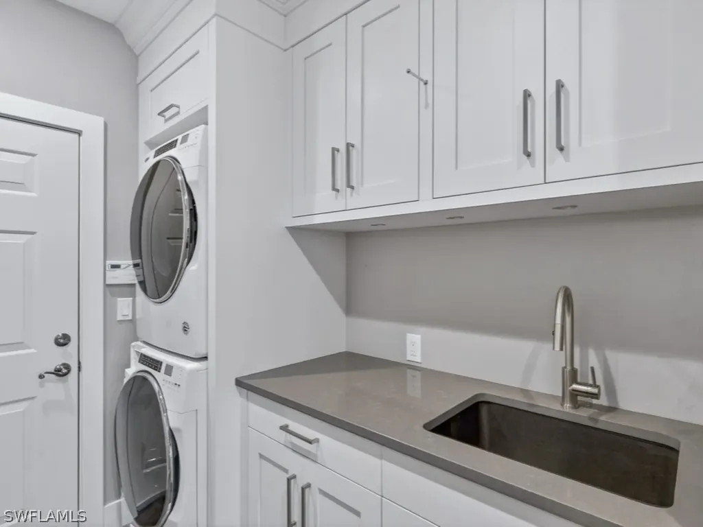 540 Via Veneto Naples FL 34108