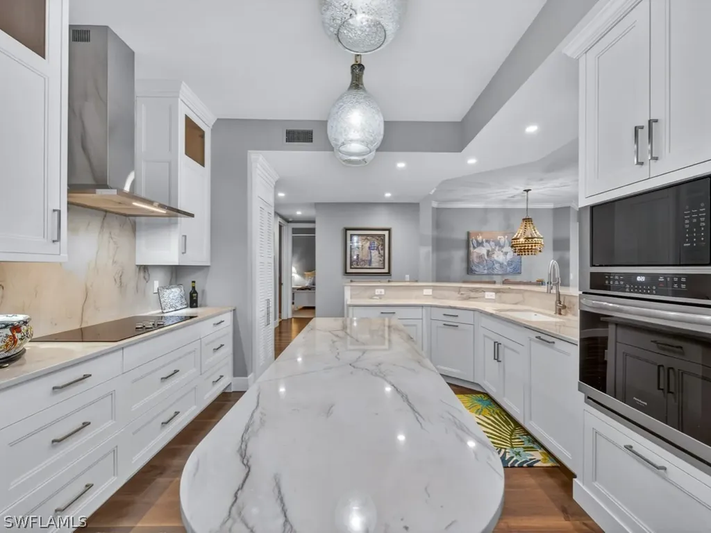 540 Via Veneto Naples FL 34108