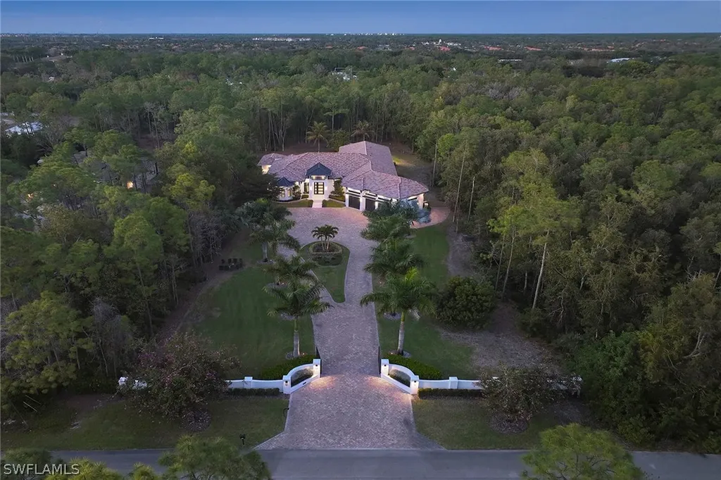 6771 Hunters Road Naples FL 34109