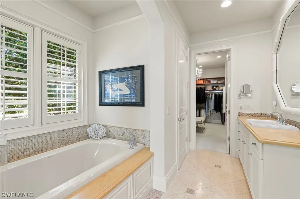 2892 Tiburon Boulevard E Naples FL 34109
