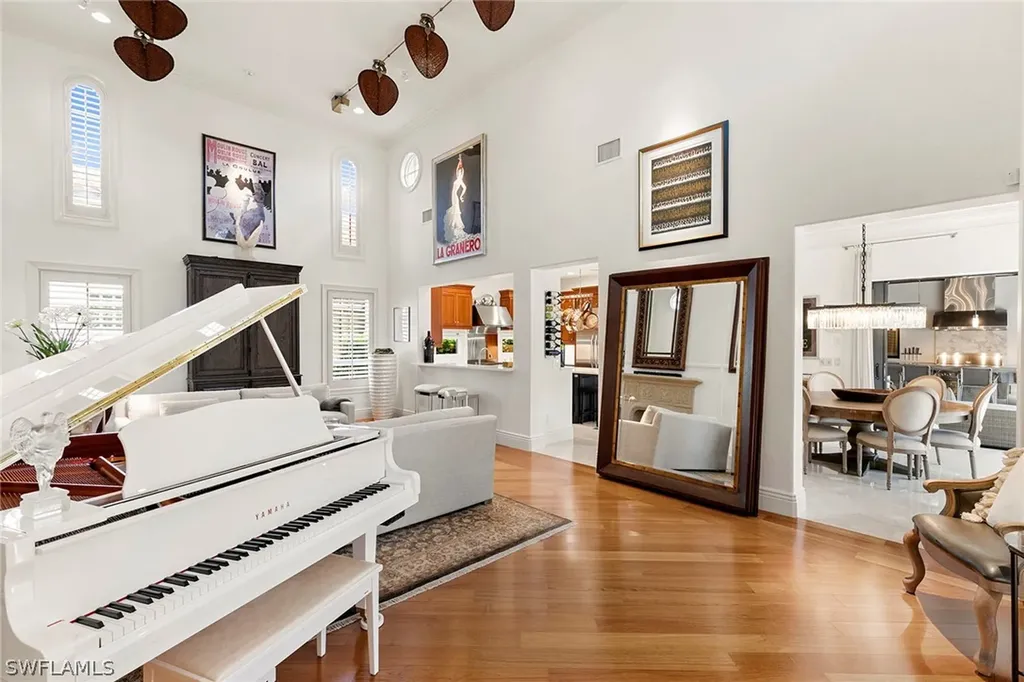 2892 Tiburon Boulevard E Naples FL 34109