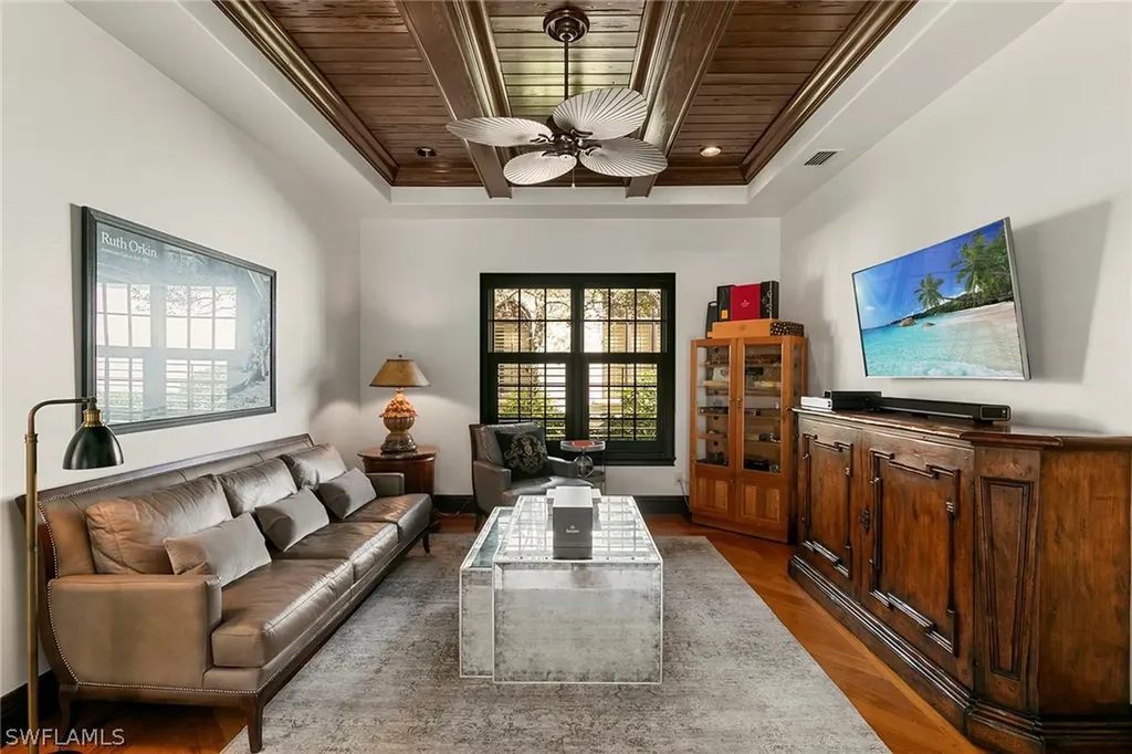 2892 Tiburon Boulevard E Naples FL 34109