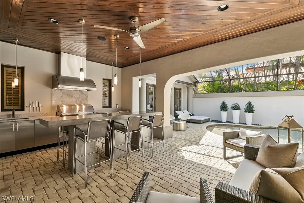 2892 Tiburon Boulevard E Naples FL 34109
