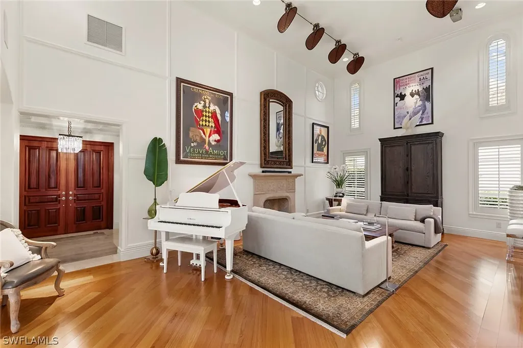 2892 Tiburon Boulevard E Naples FL 34109