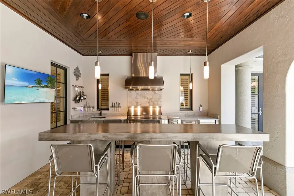 2892 Tiburon Boulevard E Naples FL 34109