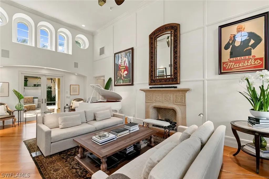 2892 Tiburon Boulevard E Naples FL 34109
