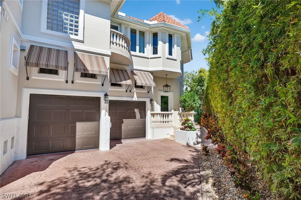 1305 Curlew Avenue Naples FL 34102