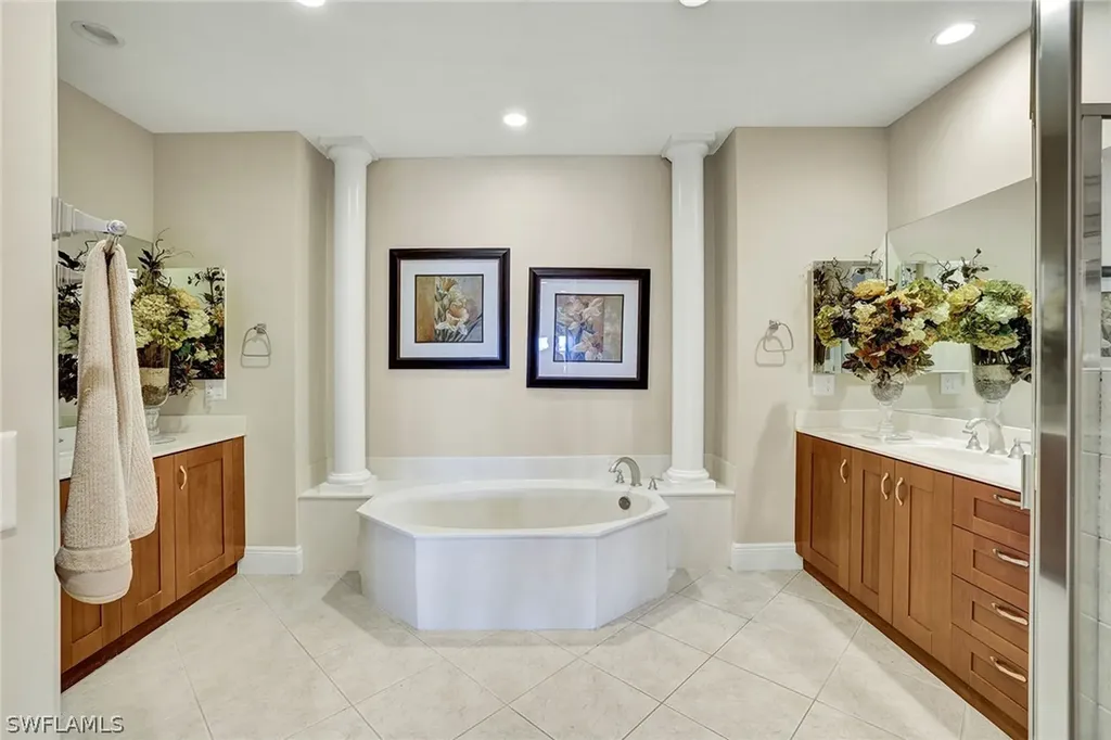 9234 Tesoro Lane Naples FL 34114