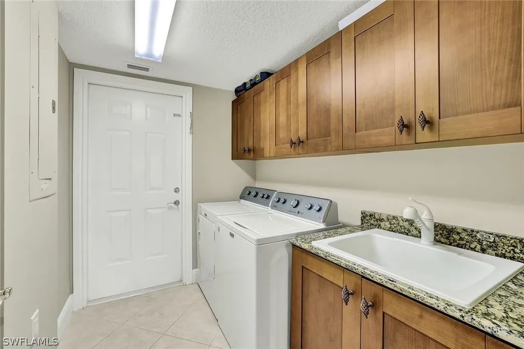 9234 Tesoro Lane Naples FL 34114