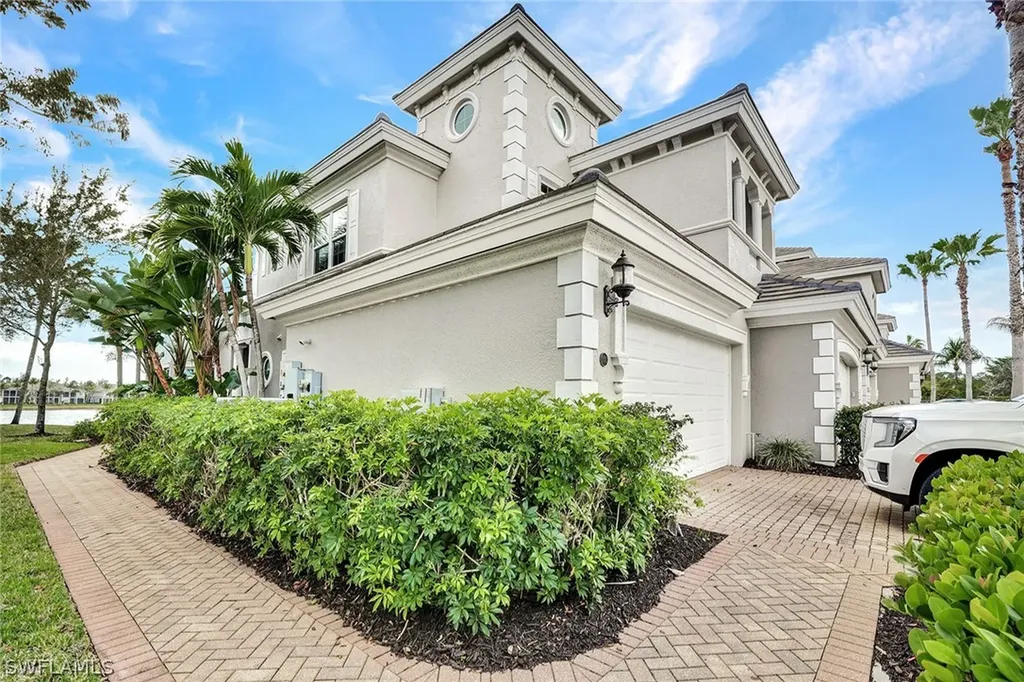 9234 Tesoro Lane Naples FL 34114