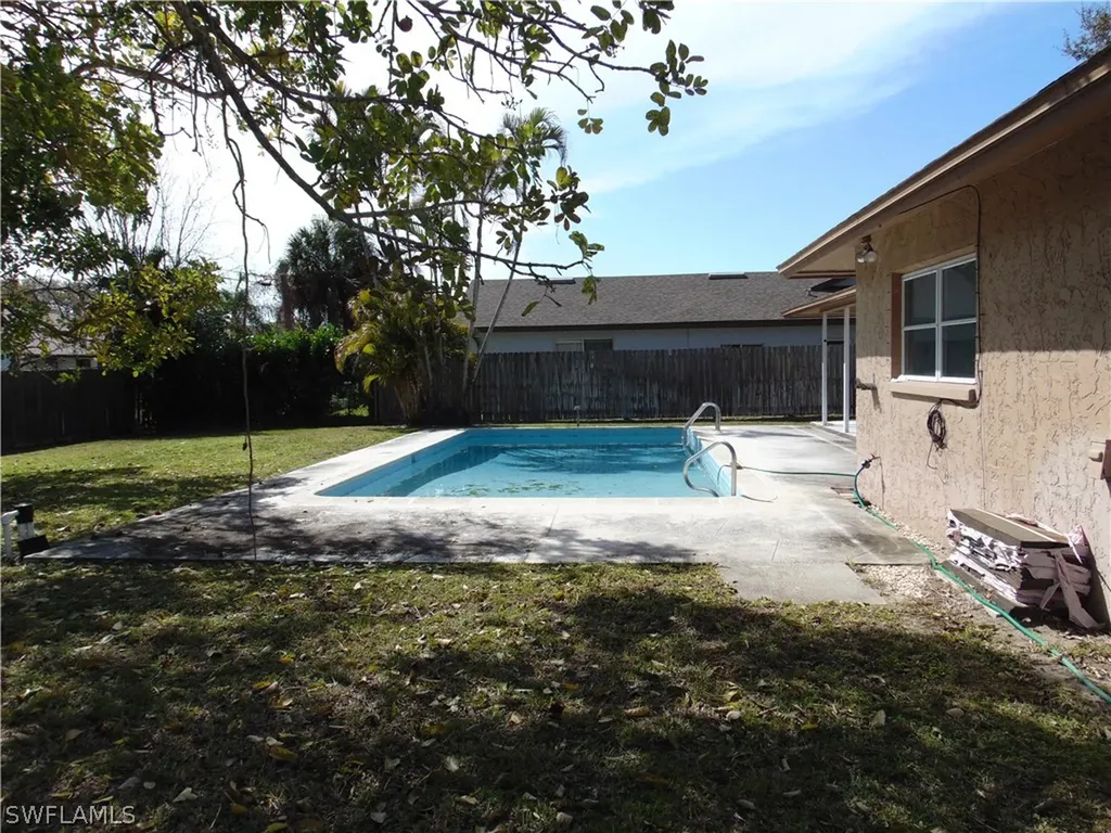 82 Johnnycake Drive Naples FL 34110