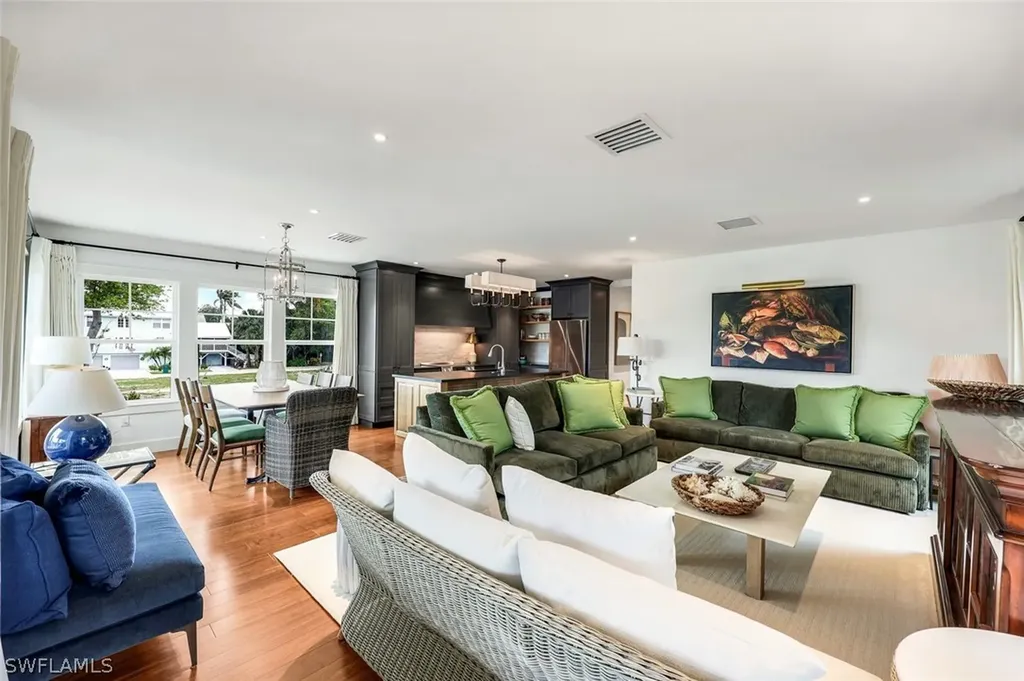 1437 Sandpiper Street Naples FL 34102