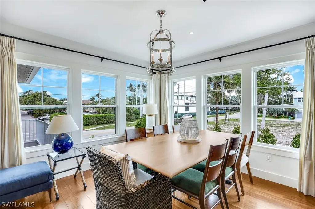 1437 Sandpiper Street Naples FL 34102