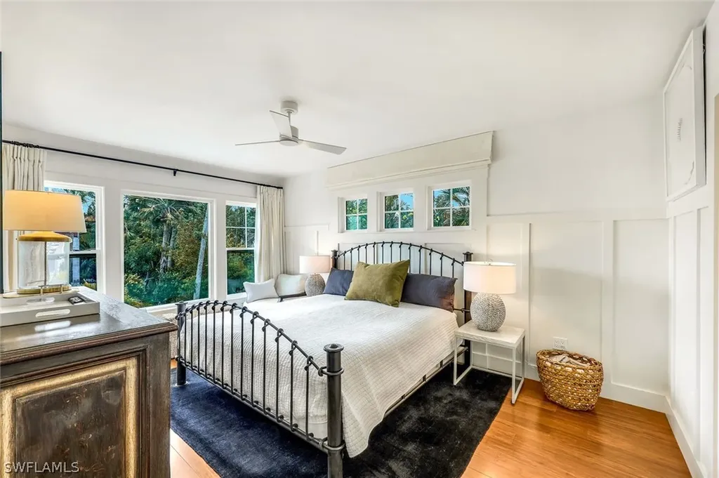 1437 Sandpiper Street Naples FL 34102