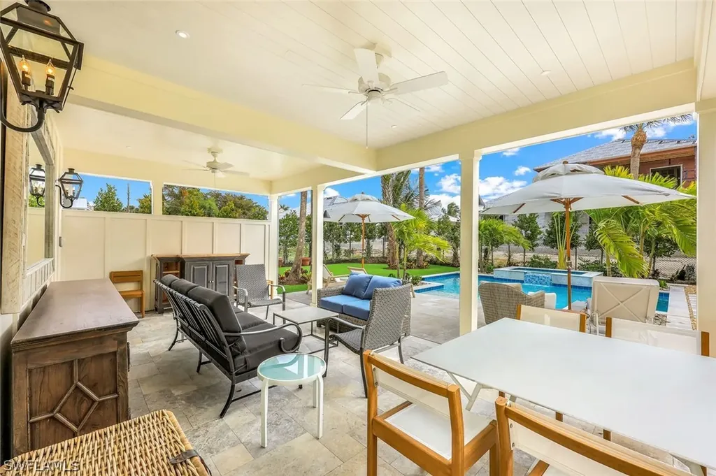 1437 Sandpiper Street Naples FL 34102
