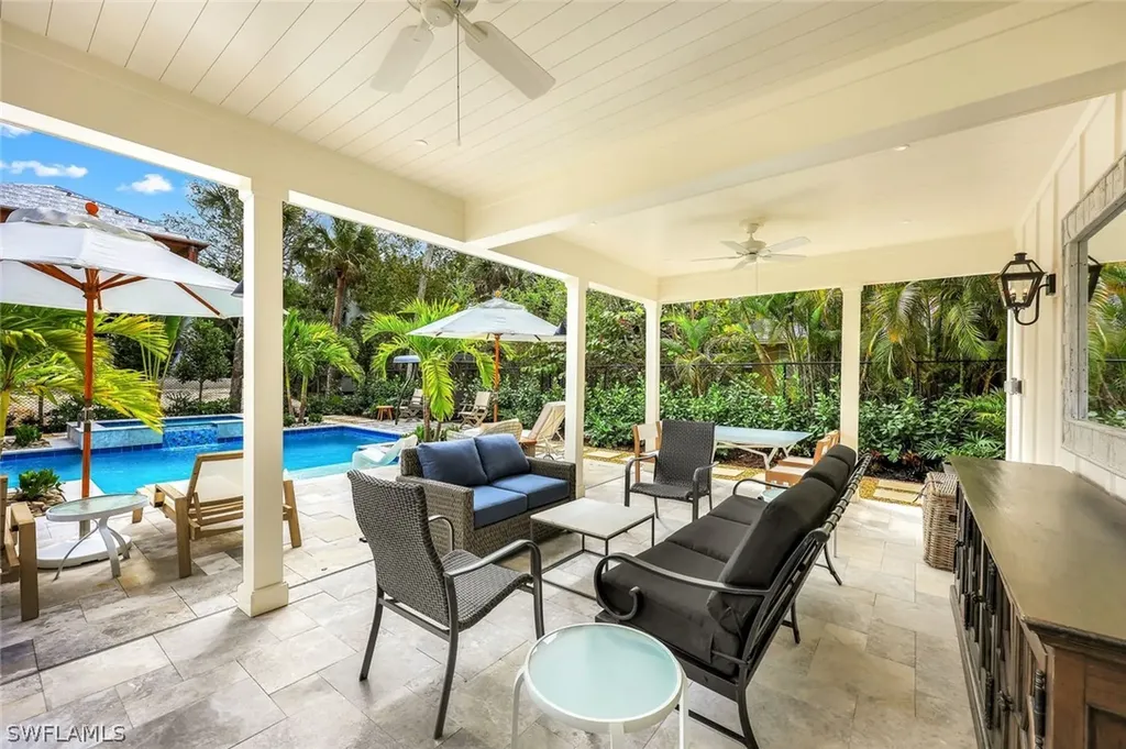 1437 Sandpiper Street Naples FL 34102