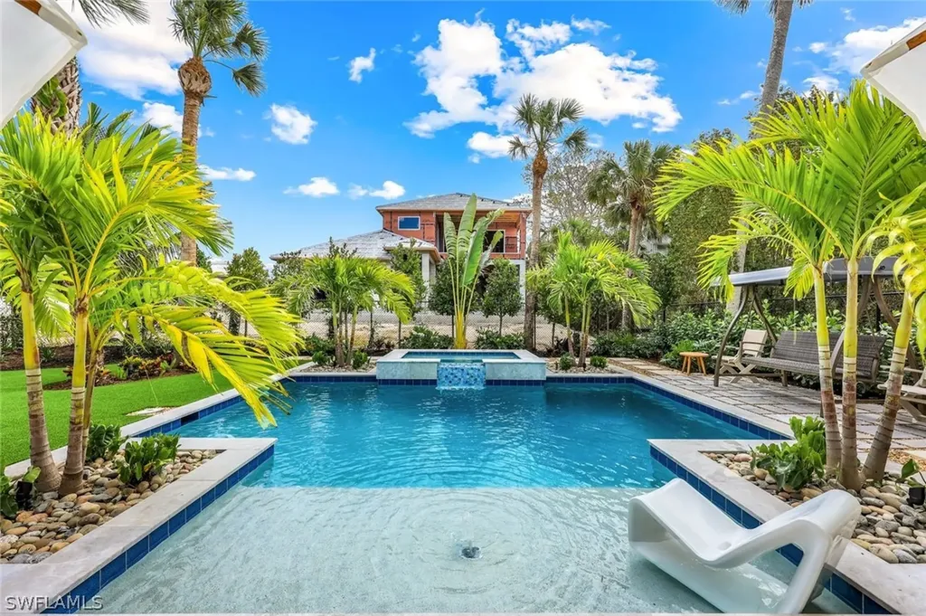 1437 Sandpiper Street Naples FL 34102