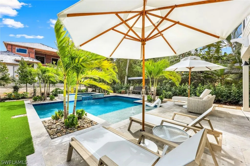 1437 Sandpiper Street Naples FL 34102