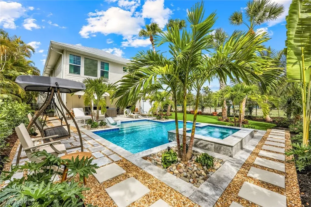 1437 Sandpiper Street Naples FL 34102