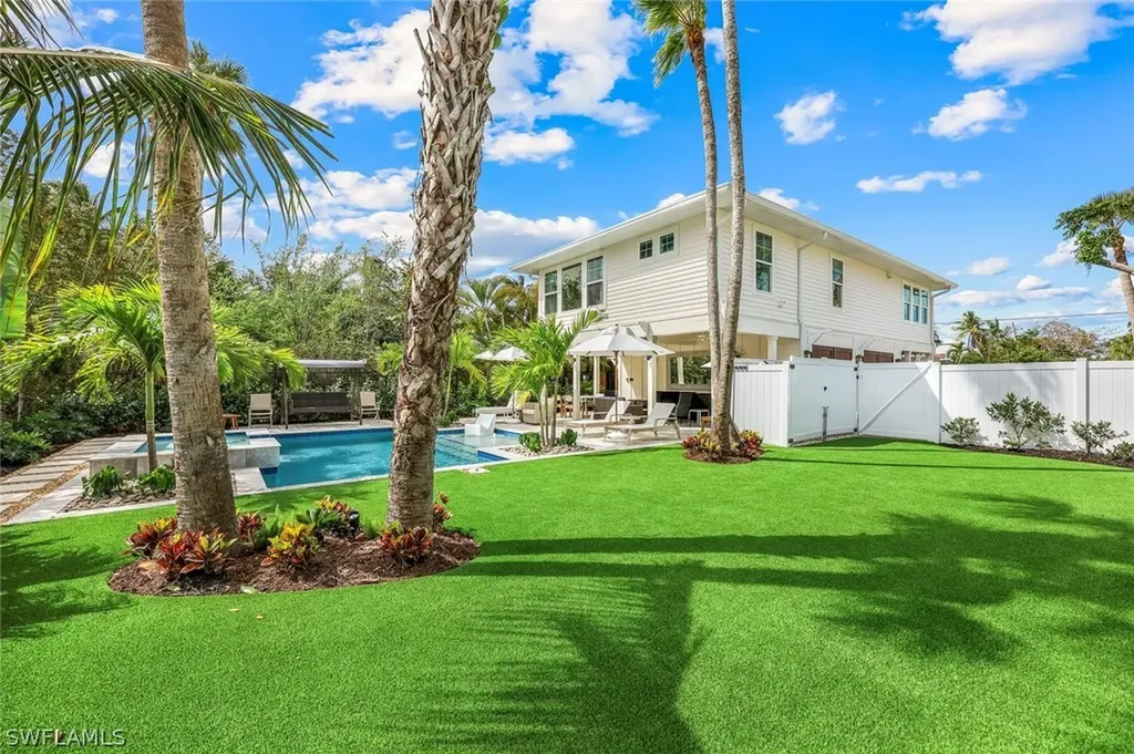 1437 Sandpiper Street Naples FL 34102
