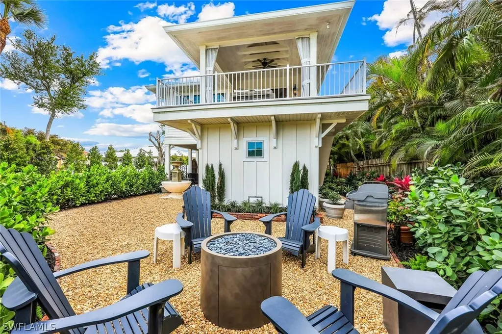 1437 Sandpiper Street Naples FL 34102
