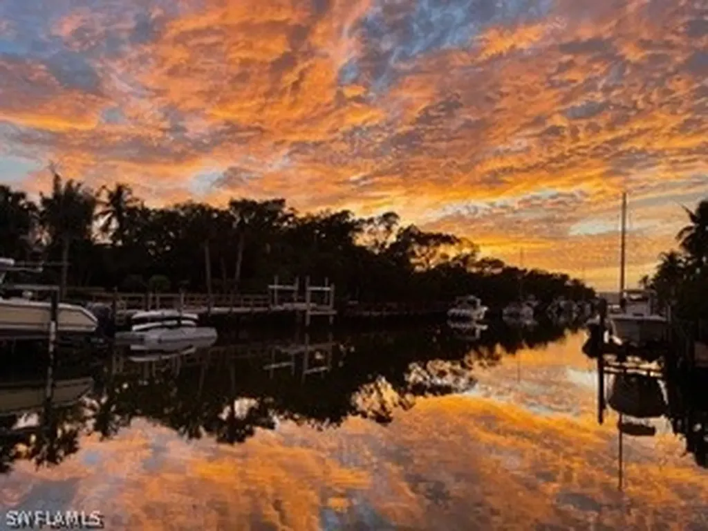1437 Sandpiper Street Naples FL 34102