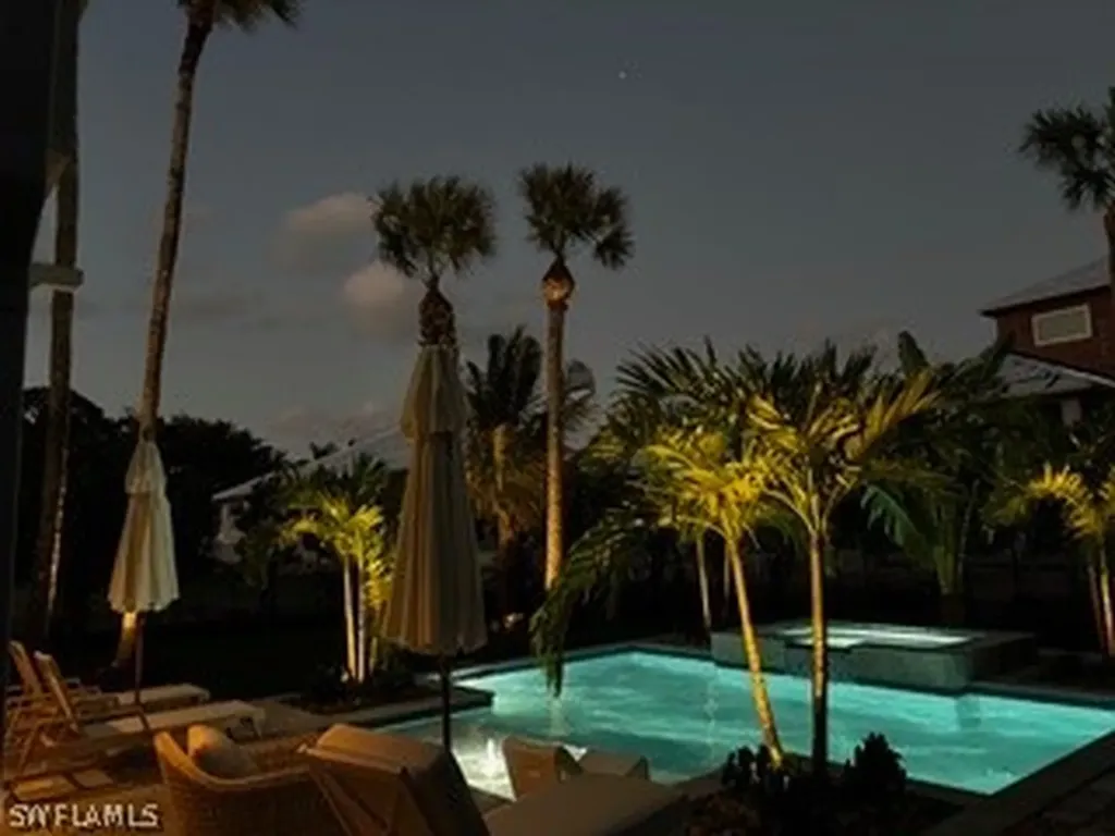 1437 Sandpiper Street Naples FL 34102