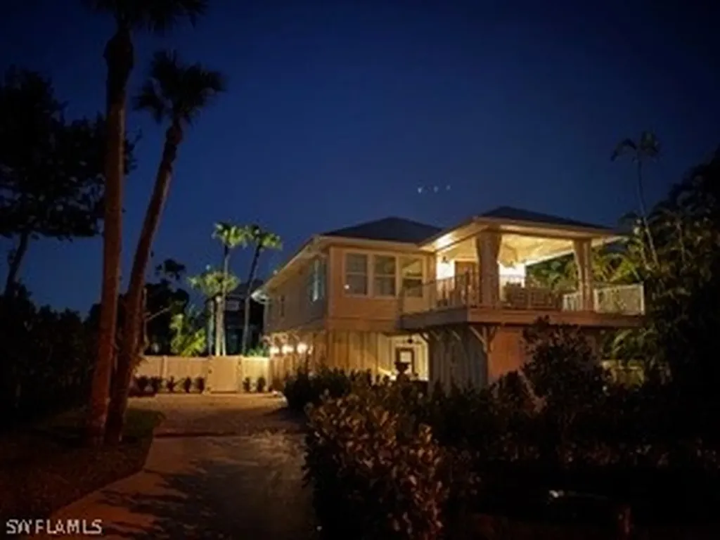 1437 Sandpiper Street Naples FL 34102