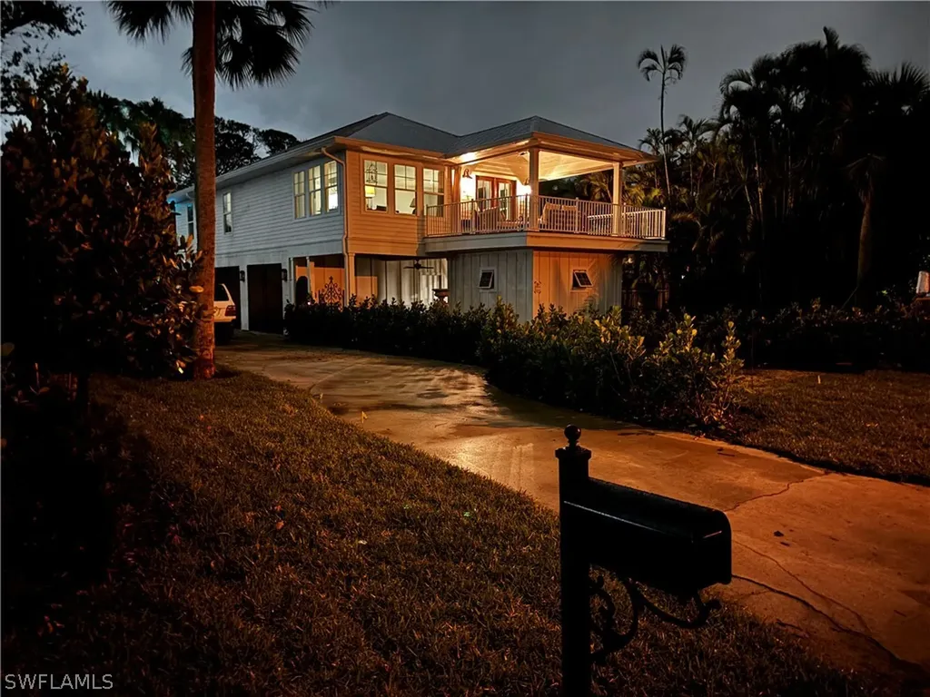 1437 Sandpiper Street Naples FL 34102
