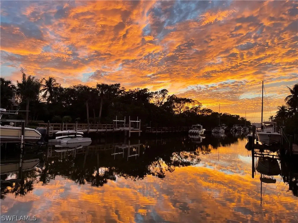 1437 Sandpiper Street Naples FL 34102