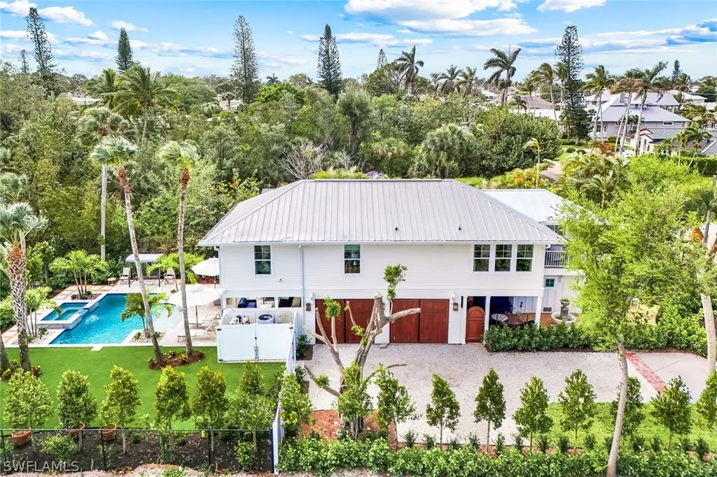 1437 Sandpiper Street Naples FL 34102