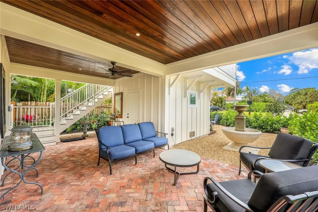 1437 Sandpiper Street Naples FL 34102