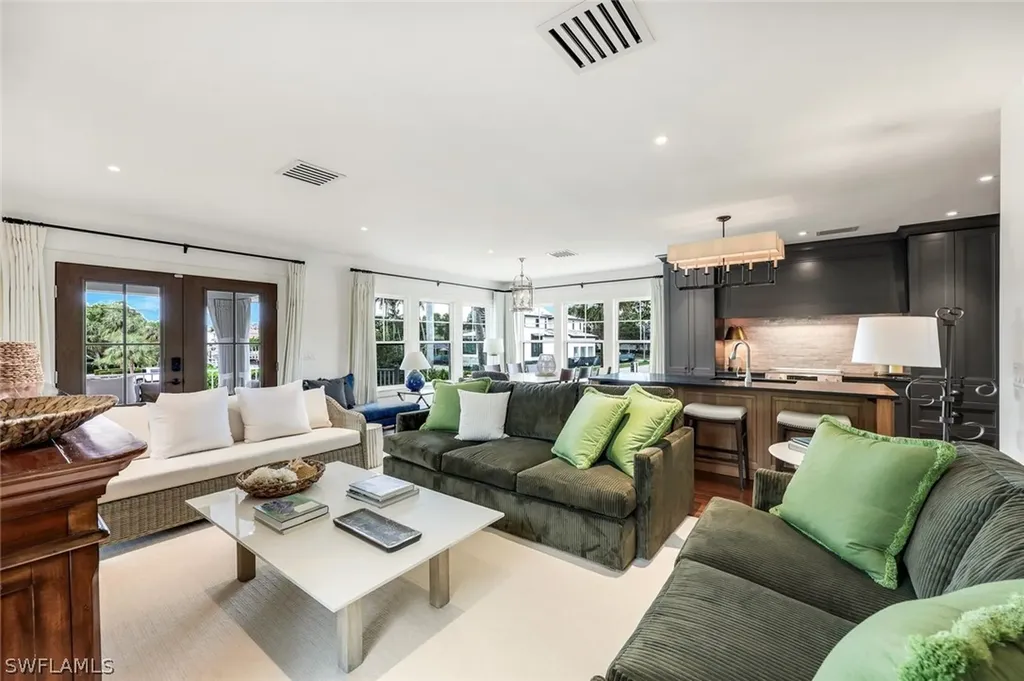 1437 Sandpiper Street Naples FL 34102
