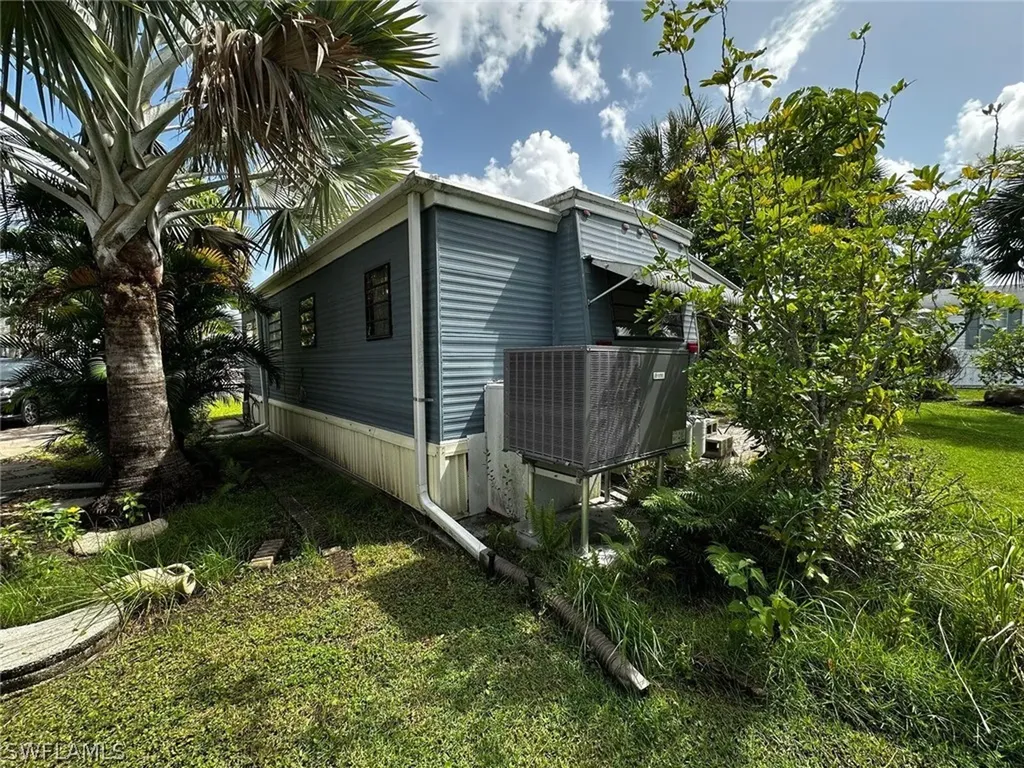 10843 Bonapartes Gull Estero FL 33928