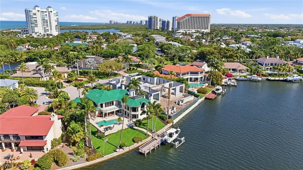 310 Pirates Bight Naples FL 34103