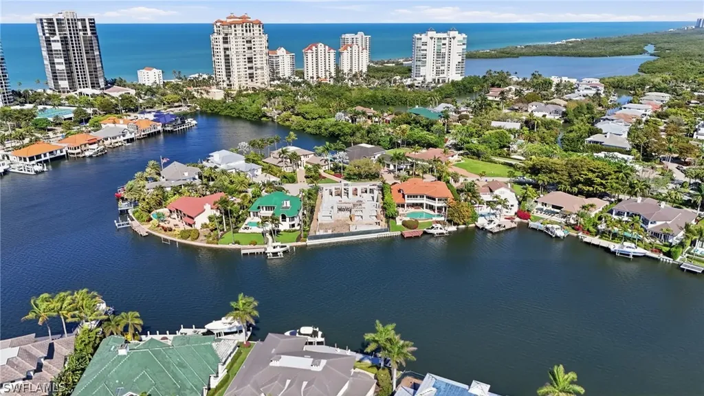310 Pirates Bight Naples FL 34103