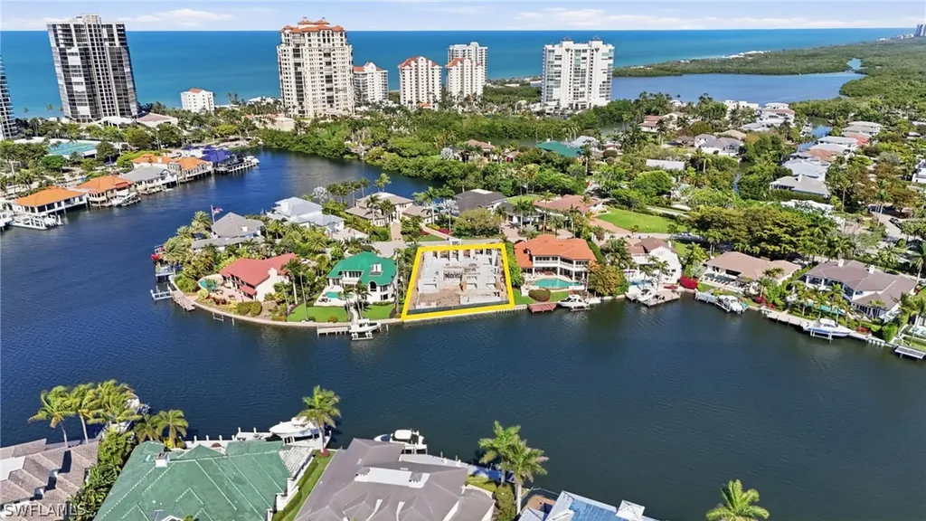 310 Pirates Bight Naples FL 34103