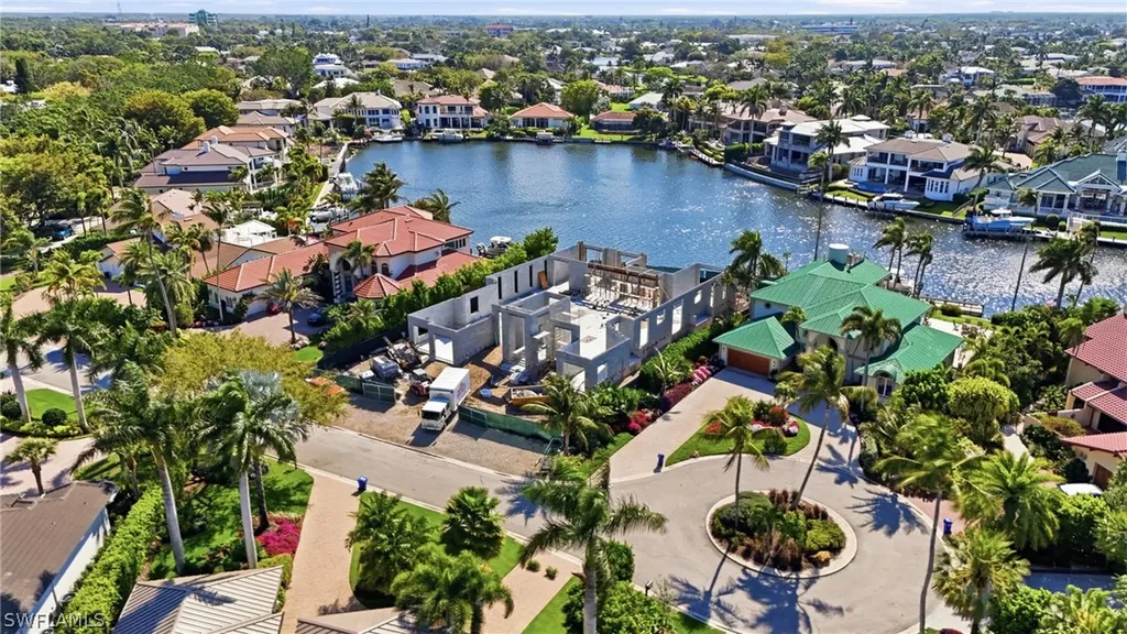 310 Pirates Bight Naples FL 34103
